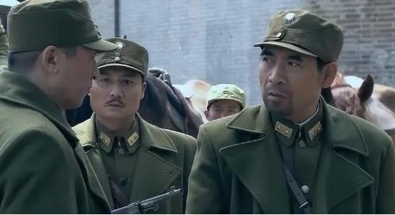 1947年8月，国民党驻盐城的师长李铁民下令将城内一百多地下党杀害，少将韩君明劝