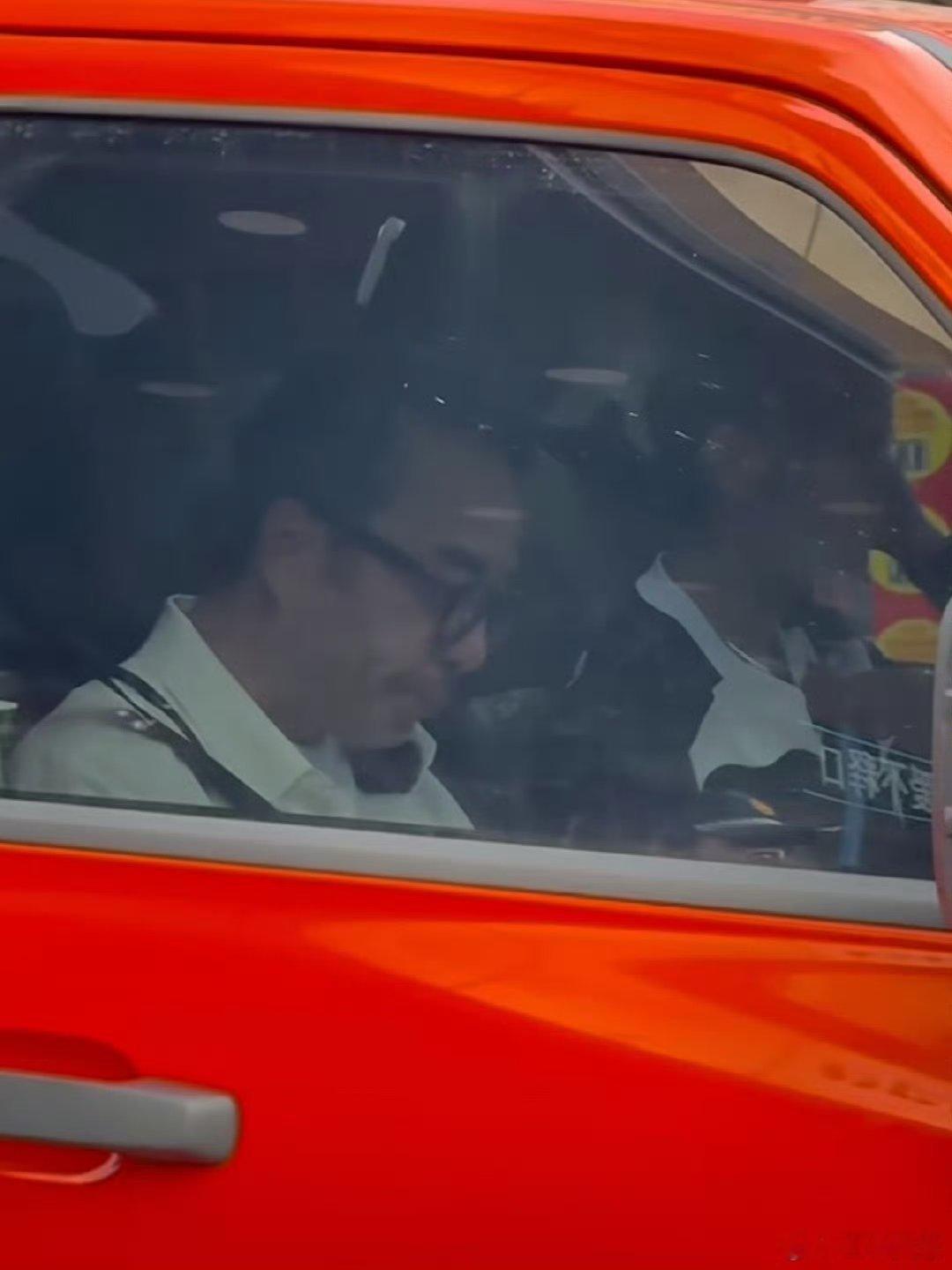 汪涵有多爱吃槟榔不是说槟榔嚼多了容易得口腔癌吗？怎么还有这么多人拼命的嚼