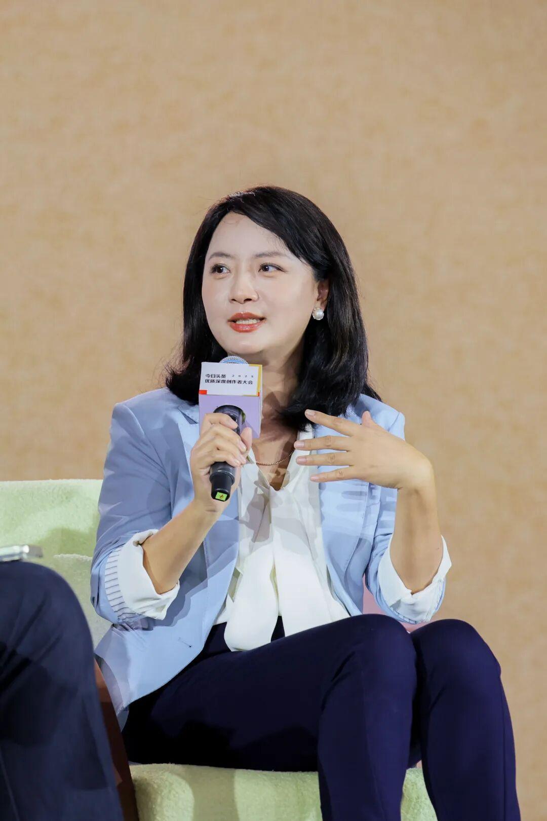 凤凰卫视记者王冰汝

王冰汝，凤凰卫视驻美高级记者，毕业于北京航空航天大学英语专