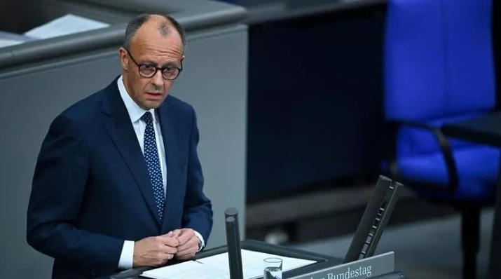 德国总理默茨在联邦议院发表政府声明，呼吁欧洲认清自身利益与实力，充分运用可用手段