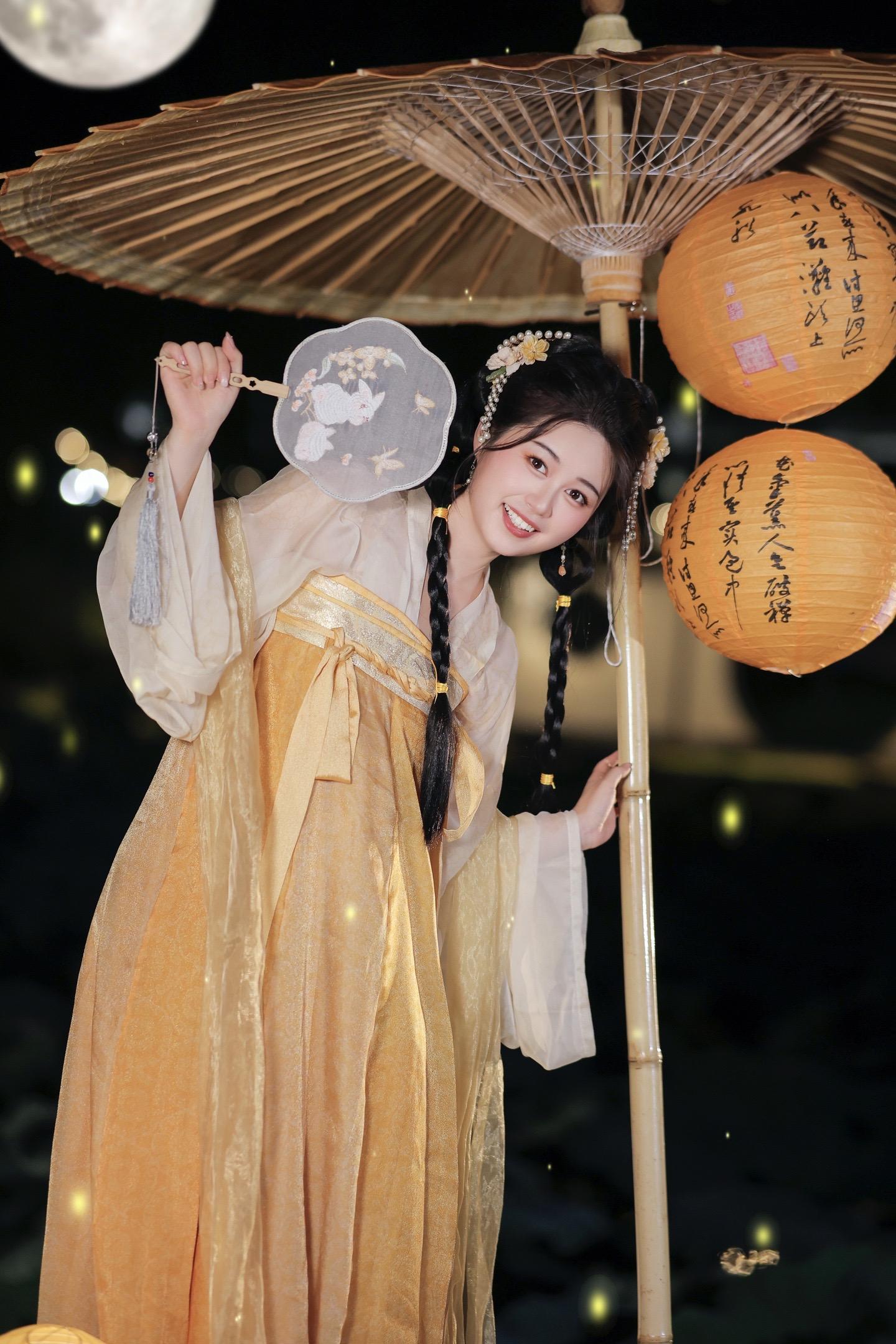 我也是拍了中秋汉服照的人了～中秋节