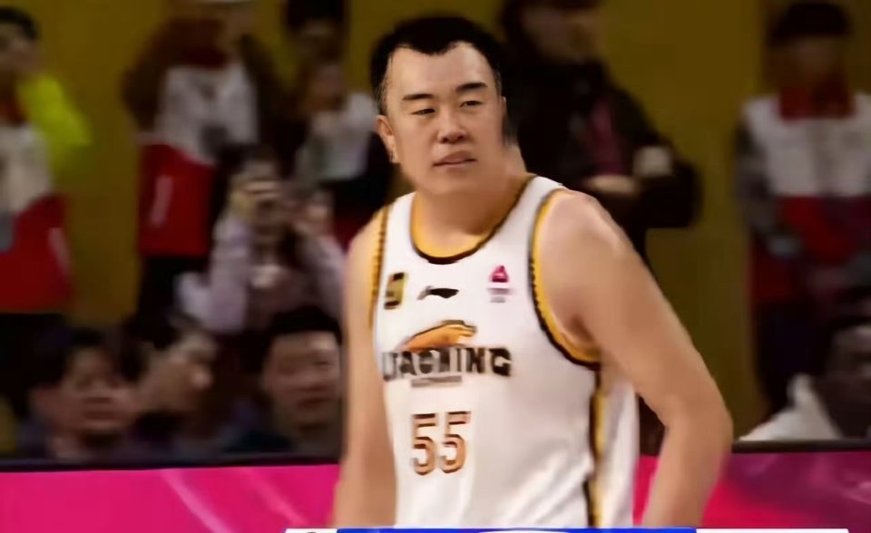 杨鸣，谁给你的勇气这个赛季要夺冠1、韩德君，38岁2、李晓旭，34岁3、赵继伟，