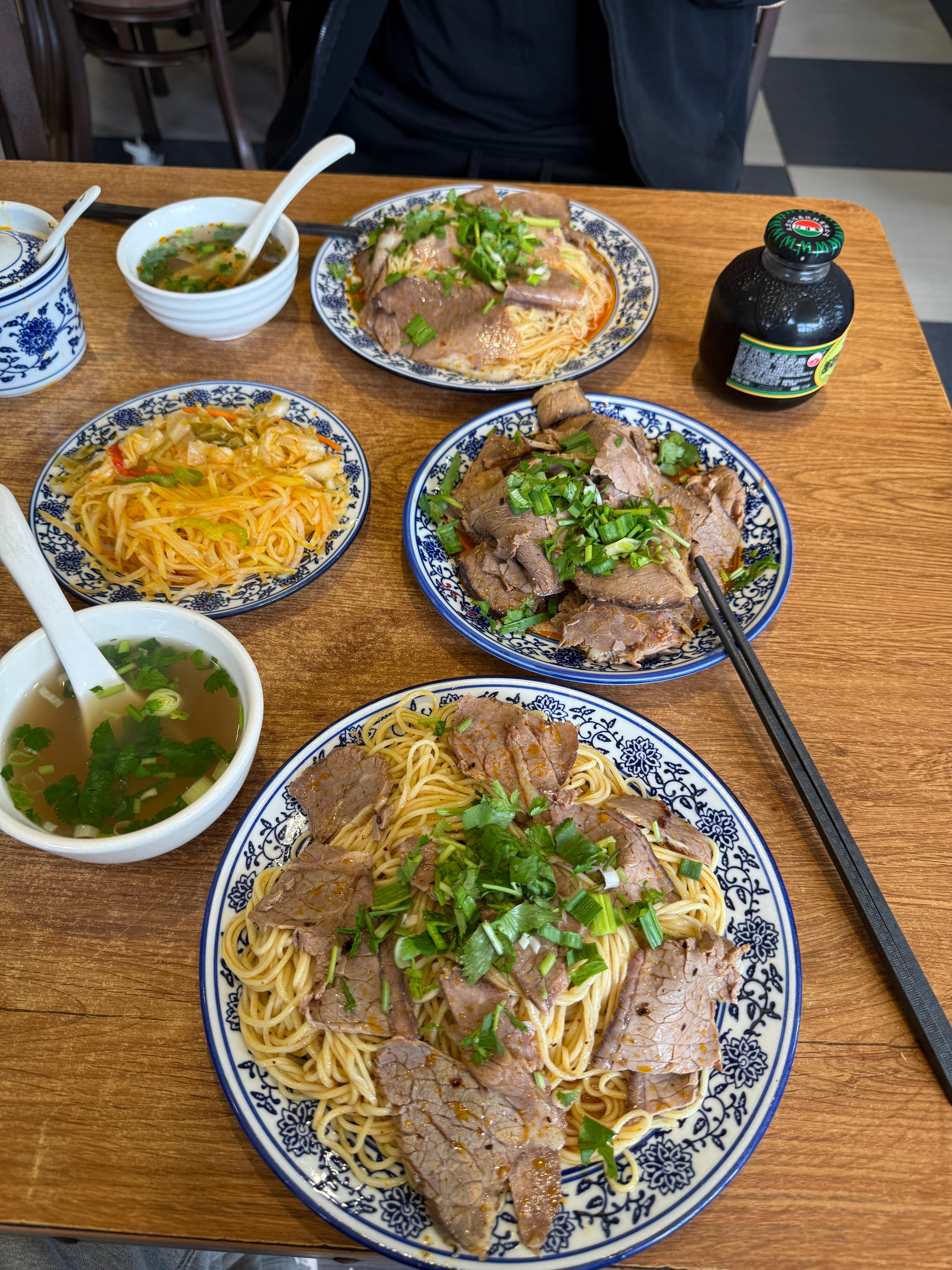 这比赛强度对于雷霆来说，确实不高，一发力就打卡了。背靠背+老胳膊老腿，快船的防守