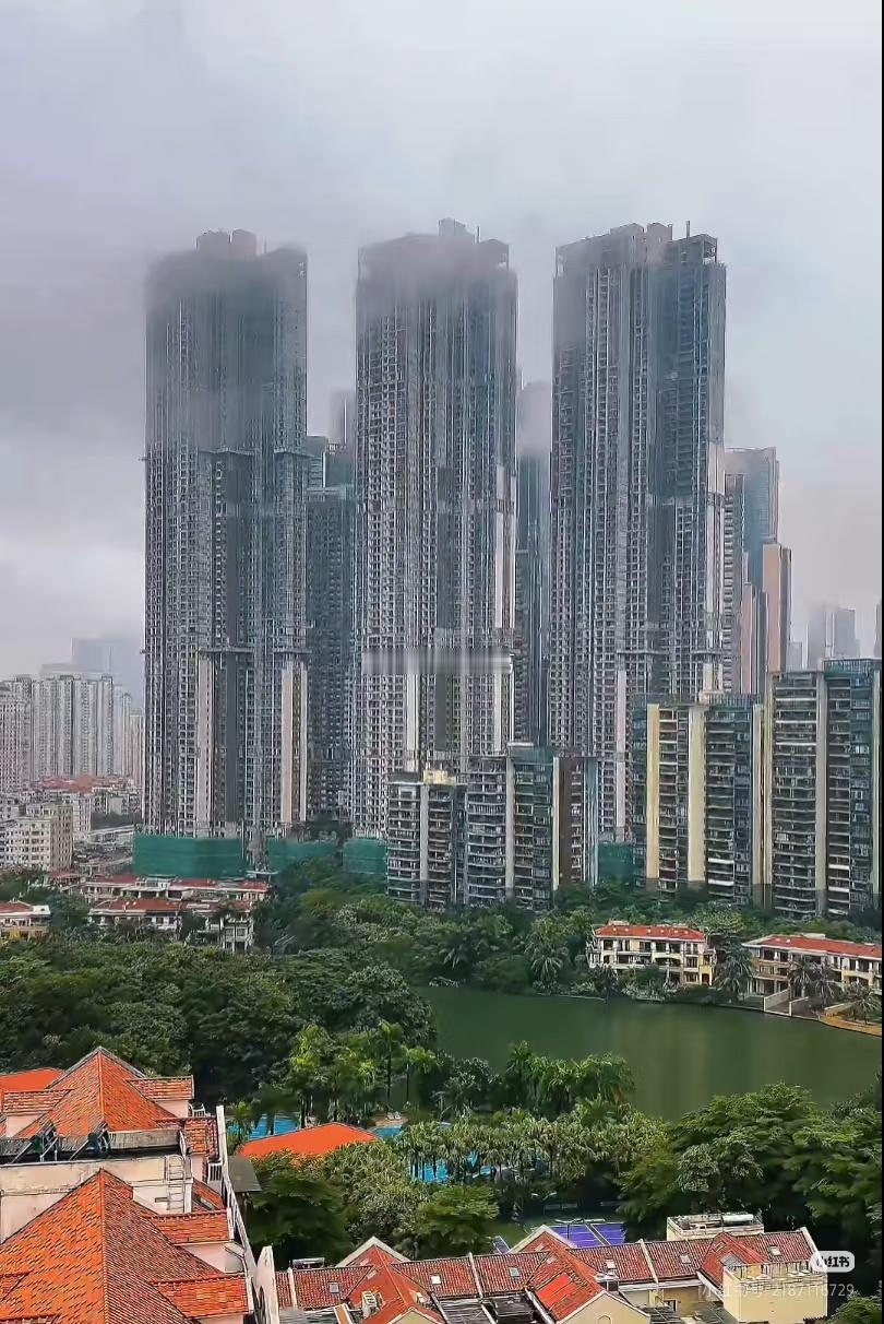 这个角度的深圳南山绿景白石洲，给你一种什么样的感觉？ ​​​
