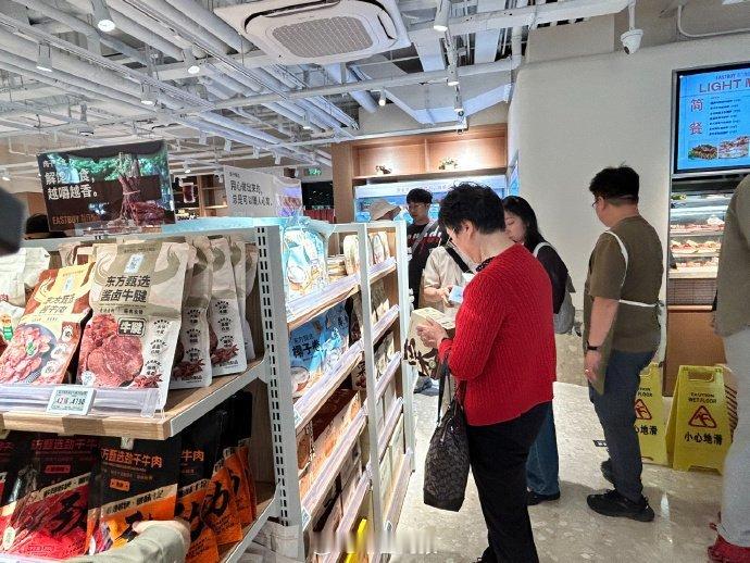 猝不及防！东方甄选突然开实体店，网友：直播卖货不赚钱了？ 