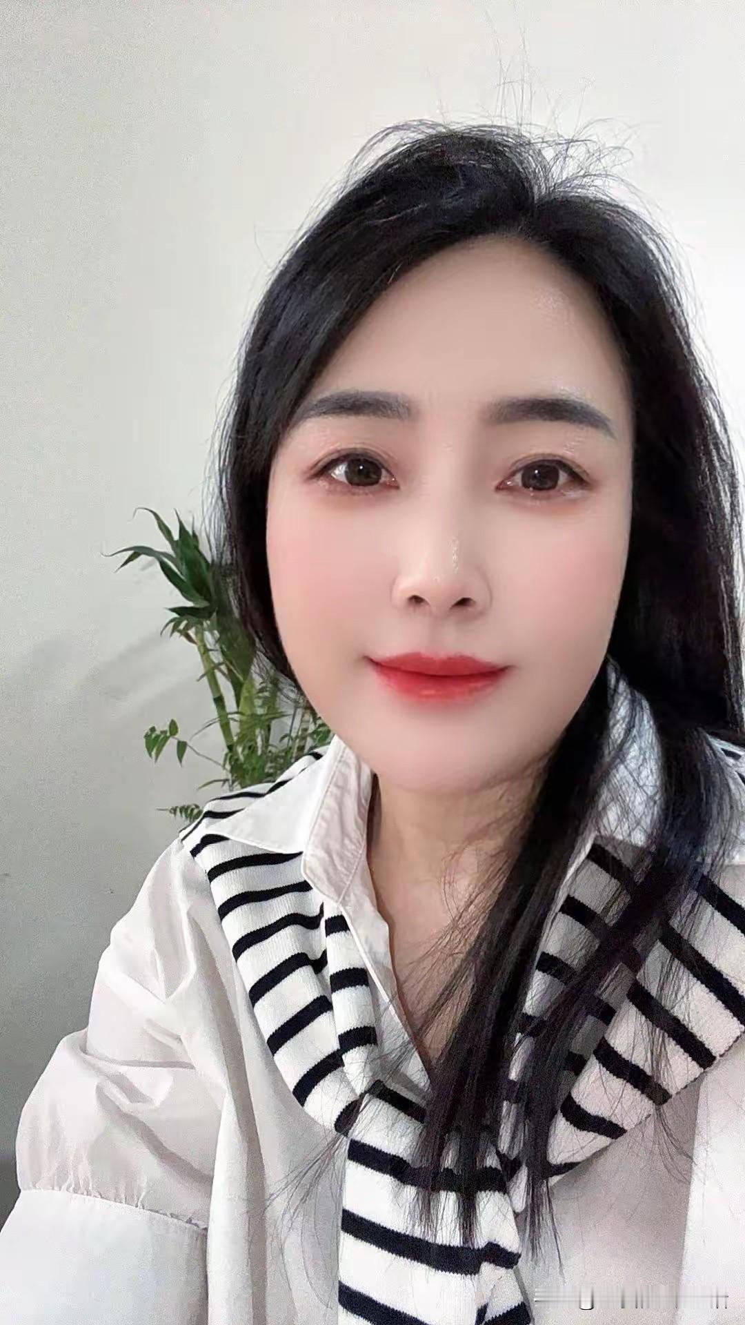 女人一定要多去夸自己的老公
最起码有五大好处

第一，家庭的氛围好了
第二，你老