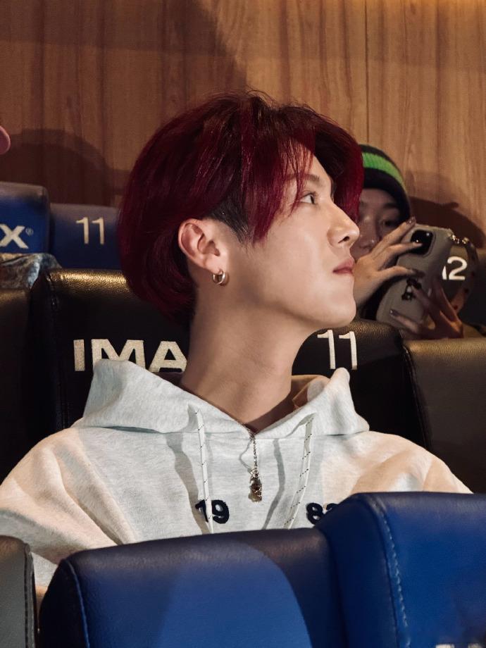 #鹿晗古希腊掌管live动图的神##鹿晗胜券在握首映礼生图#鹿晗在《胜券在握》首