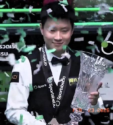 单杆破百104分，
单杆破百126分，
单杆92分。
三连鞭，赵心童展现令人恐怖