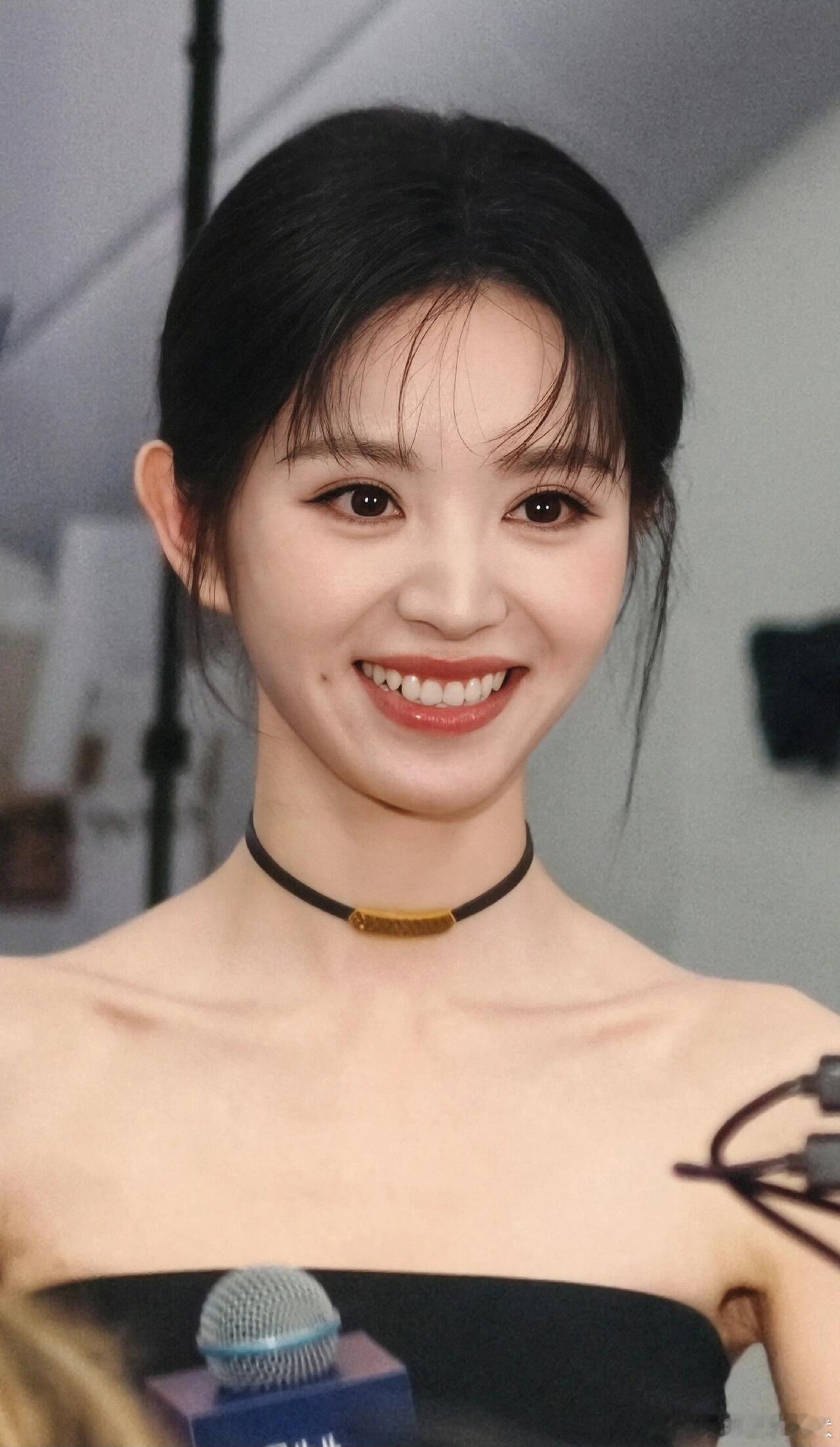 田曦薇 
