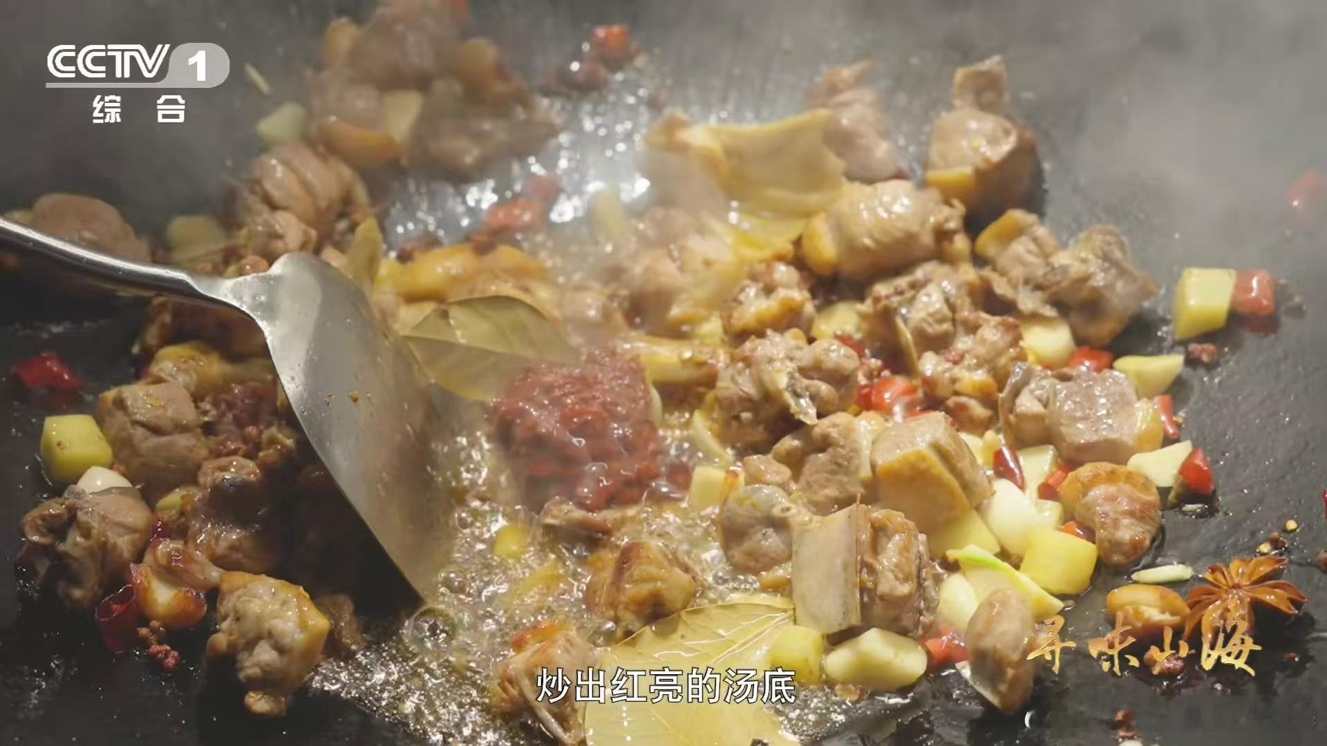 魔芋是怎么变身下饭菜的 🥘魔芋的下饭魔法！恩施魔芋烧鸭，土鸭煸香加八角豆瓣酱炒