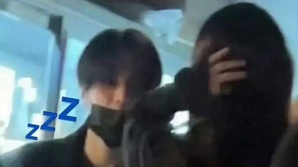 朴综星和三位女性约会，粉丝说是妈妈，跟休宁凯粉丝把约会对象说成姐姐有什么区别？ 