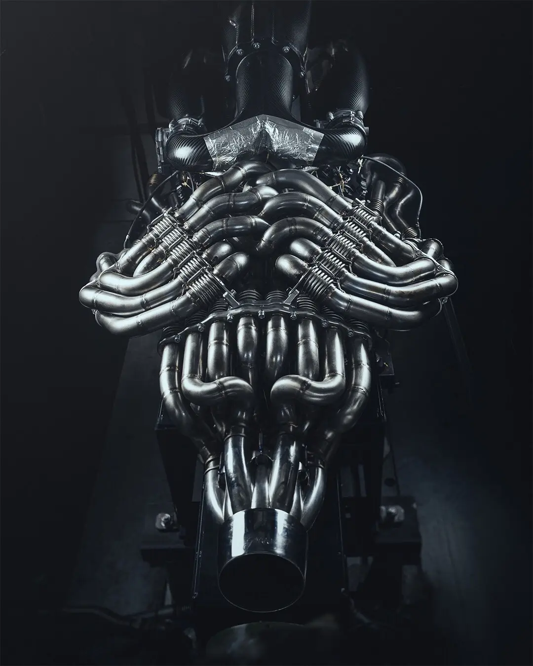 德托马索p900 v12排气看起来像外形科技