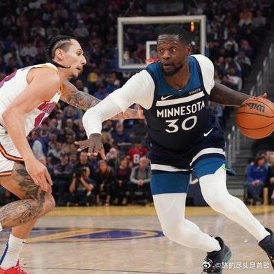 《年薪42万，干出2300万身价！森林狼捡漏捡到宝，绿军被他一》森林狼把当家球星