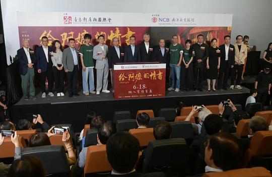 （大刘）是怎么样的人物？他祖籍潮州，在香港潮商圈是妥妥的重量级人物：
实业起家，