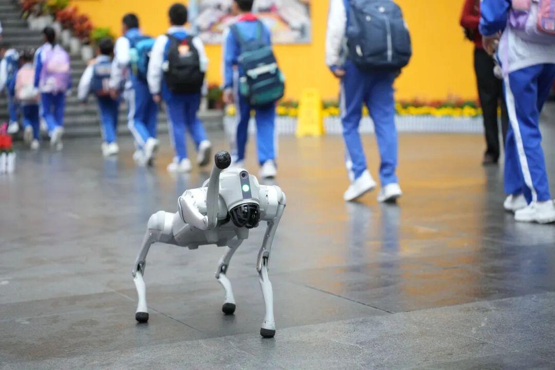 开学日，机器人组团迎新！
