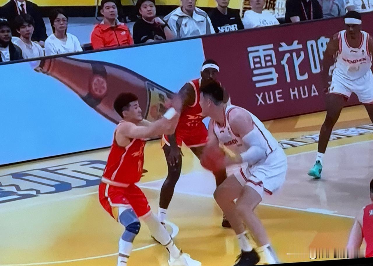 CBA半决赛四强队伍，上海最有冠军相，广厦紧随其后。

现在的四强：
上海久事、