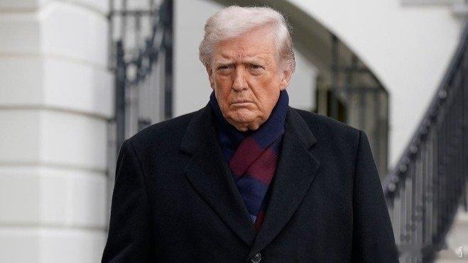 凤凰新闻【《怦然心动》导演夫妇遇害，特朗普冷血发声引发巨大争议】美国知名导演罗布