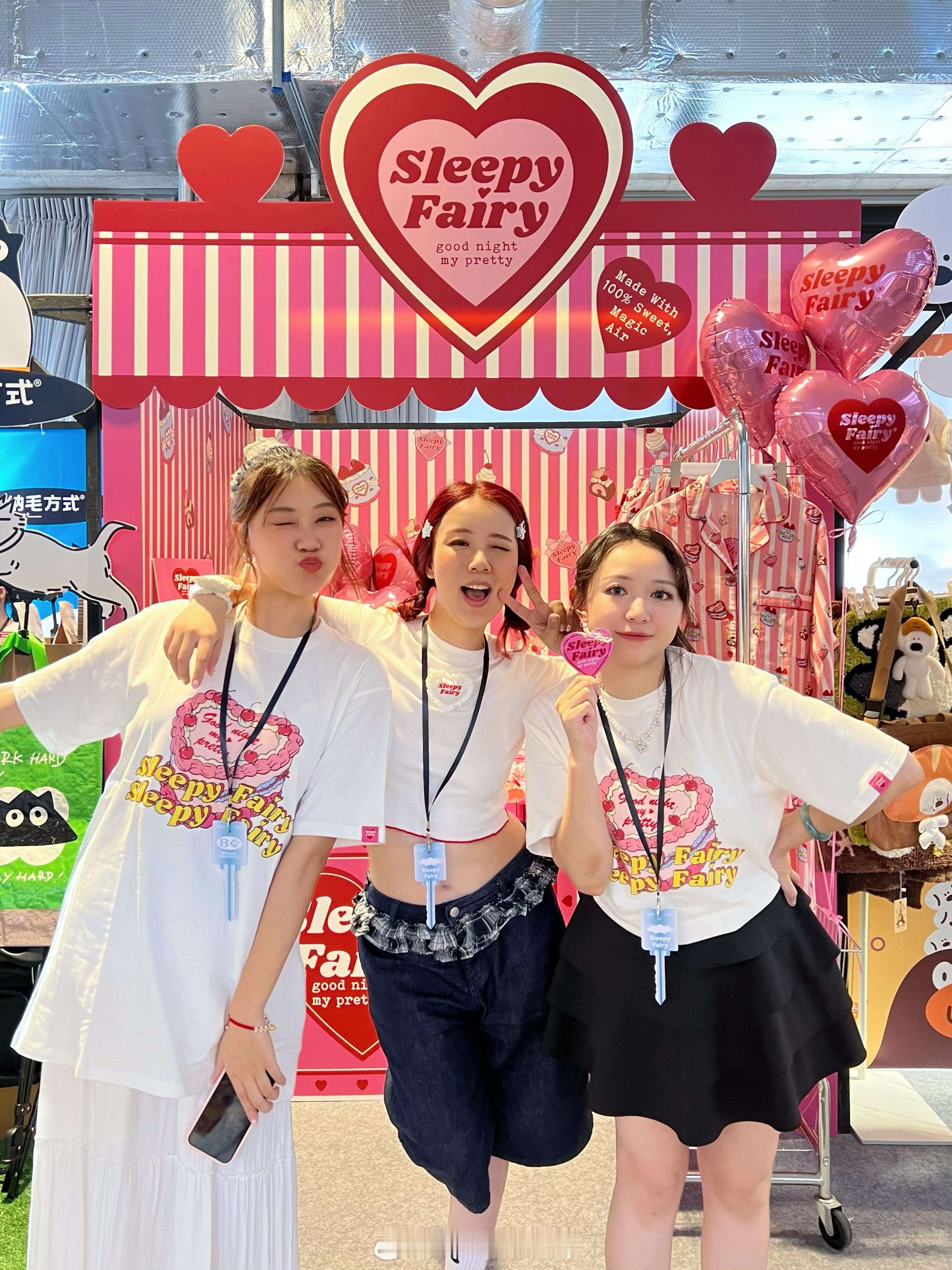 凡几市集摊主初体验🎀这次的陈列concept是甜心糖果屋🧁虽然每天回去脚都酸