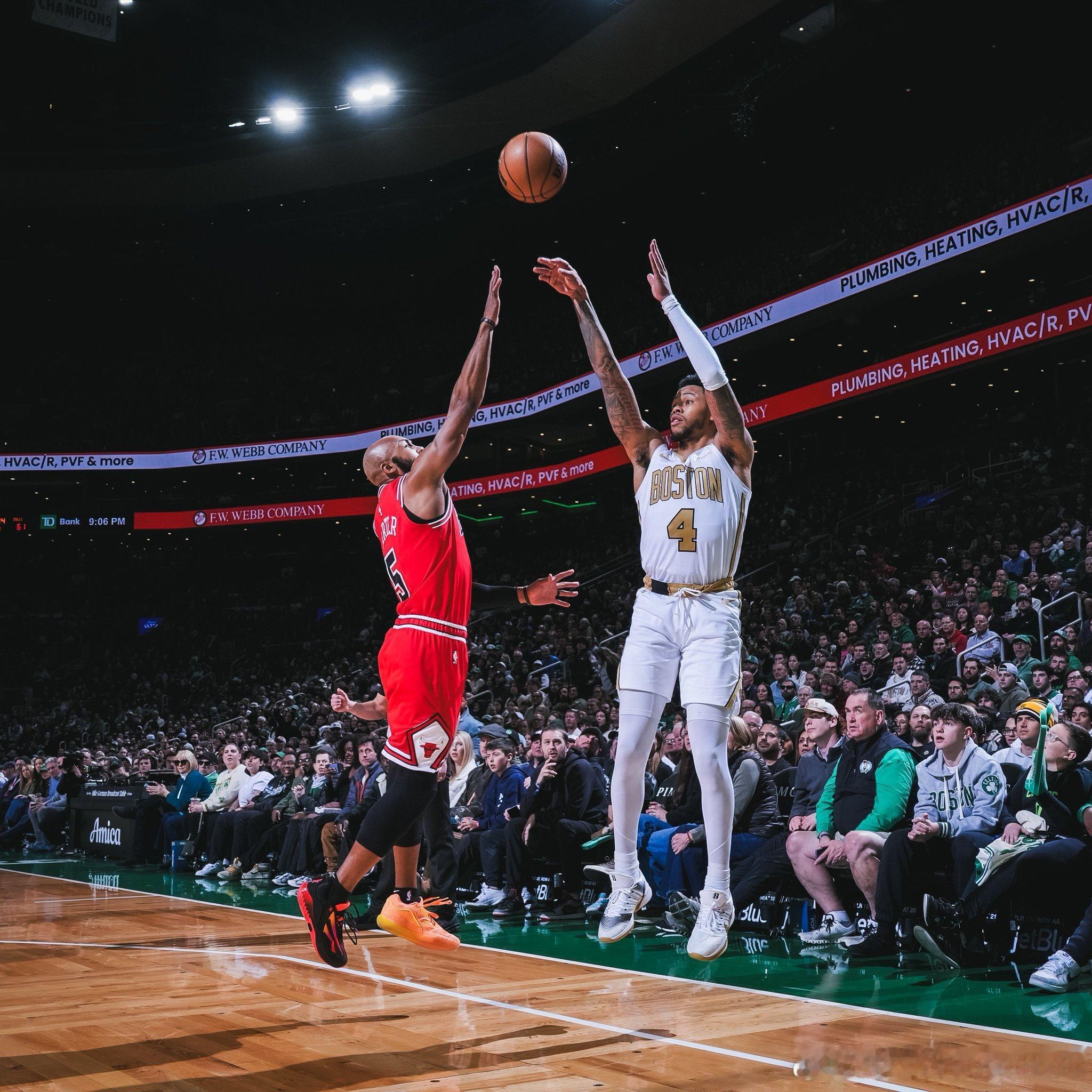 安芬尼·西蒙斯！！！单场8记三分球！！！替补登场27分钟，三分球14中8，27分