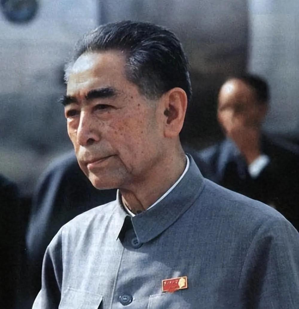 1958年周总理为何建议中央慎重考虑自己是否继续担任总理职务？背后原因令人深思