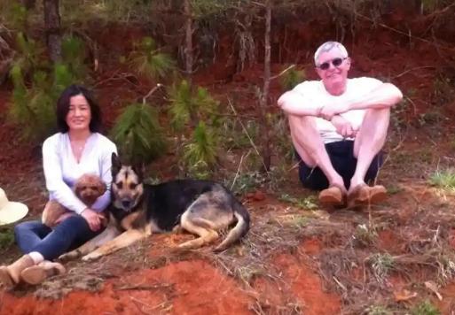 说起来比利时前驻华大使奈斯，真挺有意思。人家干完大使就没回欧洲、也没去土耳其继续