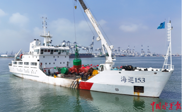 烟台航标处开展夏季换标作业全力保障台风季海上通航安全