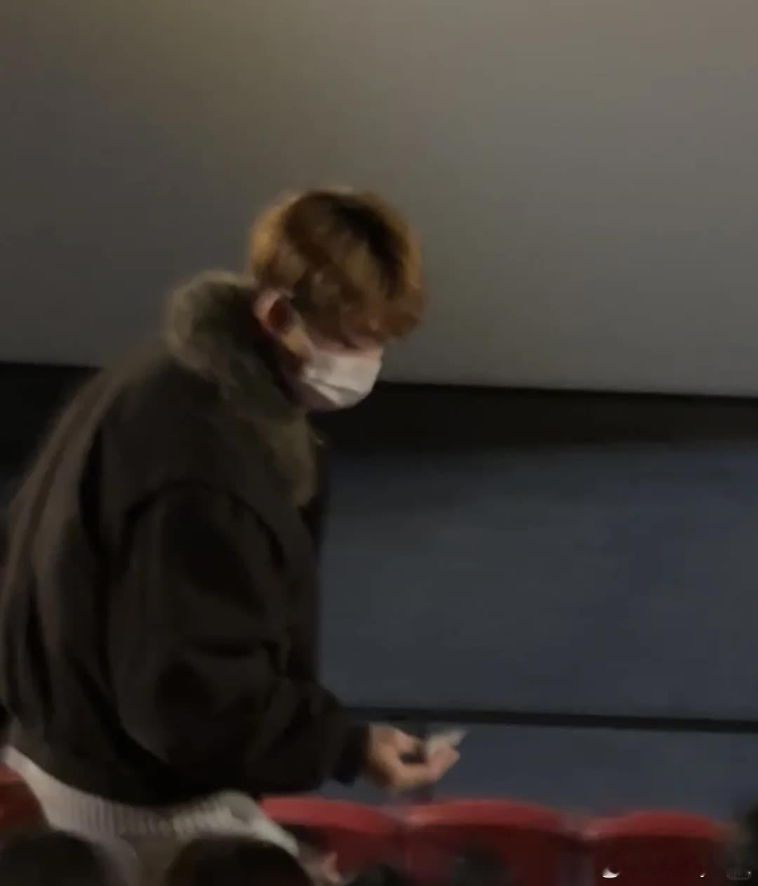 二刷哪吒竟遇敖丙配音瀚墨老师，朋友认出却不好意思打招呼，听其说话超温柔，好幸福。