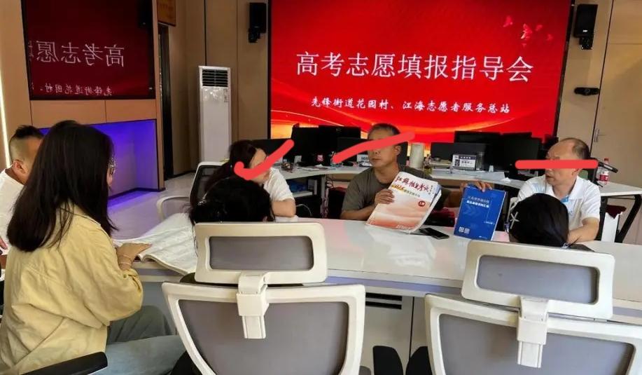 判得太轻了！新疆乌鲁木齐，老师大意把包含学生准考证、身份证和志愿填报系统初始密码