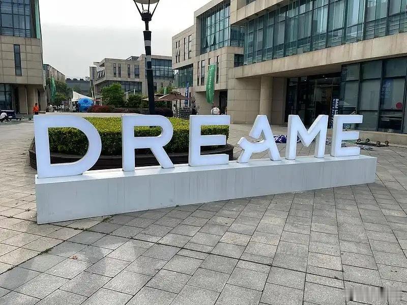 新能源造车领域又迎来一位跨界玩家。8月28日，追觅正式官宣造车。根据规划，其首款