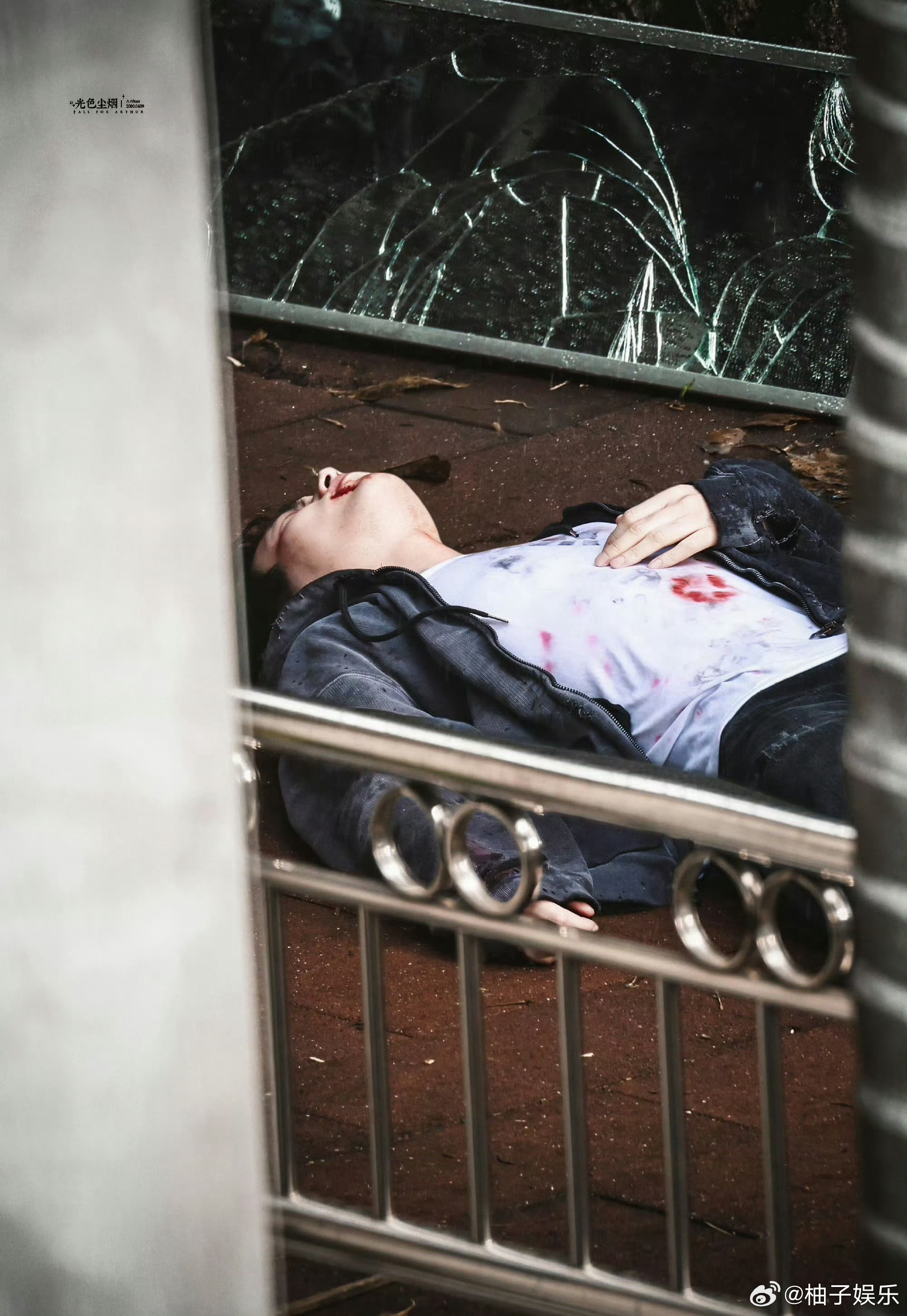 陈飞宇见春天路透，今天是战损妆版的魏清越，破碎感拉满了，已经开始期待这段剧情了