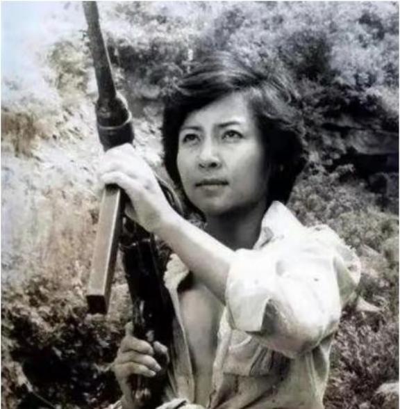 1975年，数百名美军惨死在越南美女特工阮文慧手下，美军悬赏10万未果，不料在中