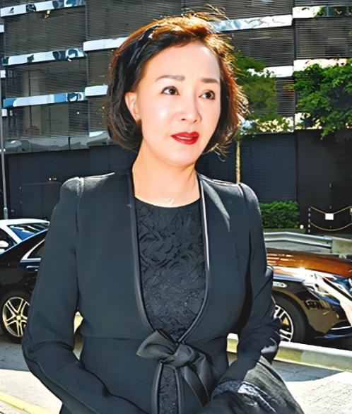 1973年，香港船王之子赵世光，第3次向当红女星何莉莉求婚时，绝对想不到，这个被