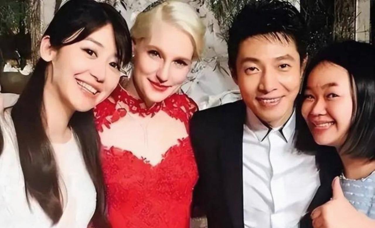 八年前，豪门千金李白坚持要嫁给撒贝宁，甚至因此和父亲闹僵，八年后，李白才真正明白