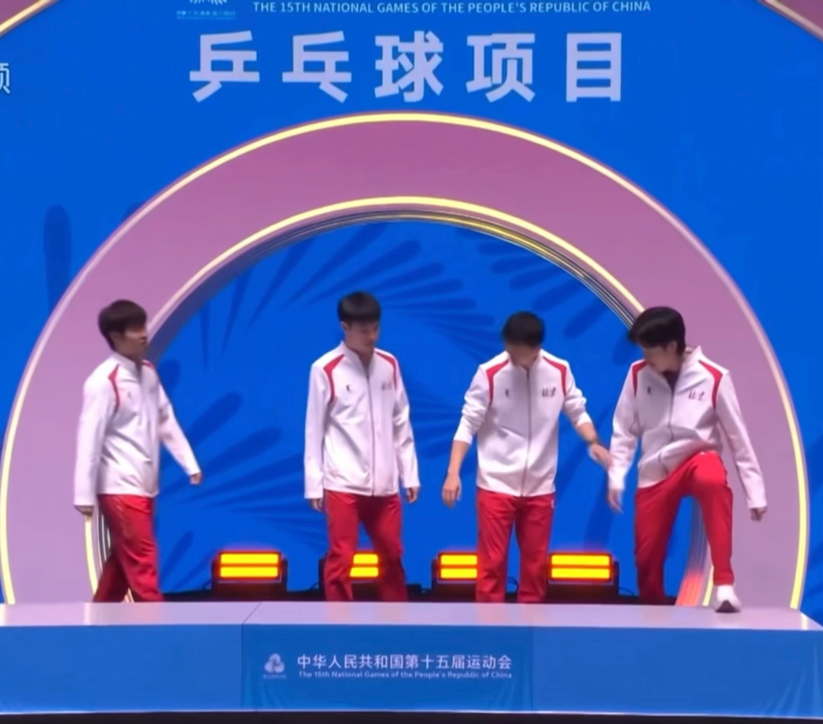 简直就是小孩👶🏻 