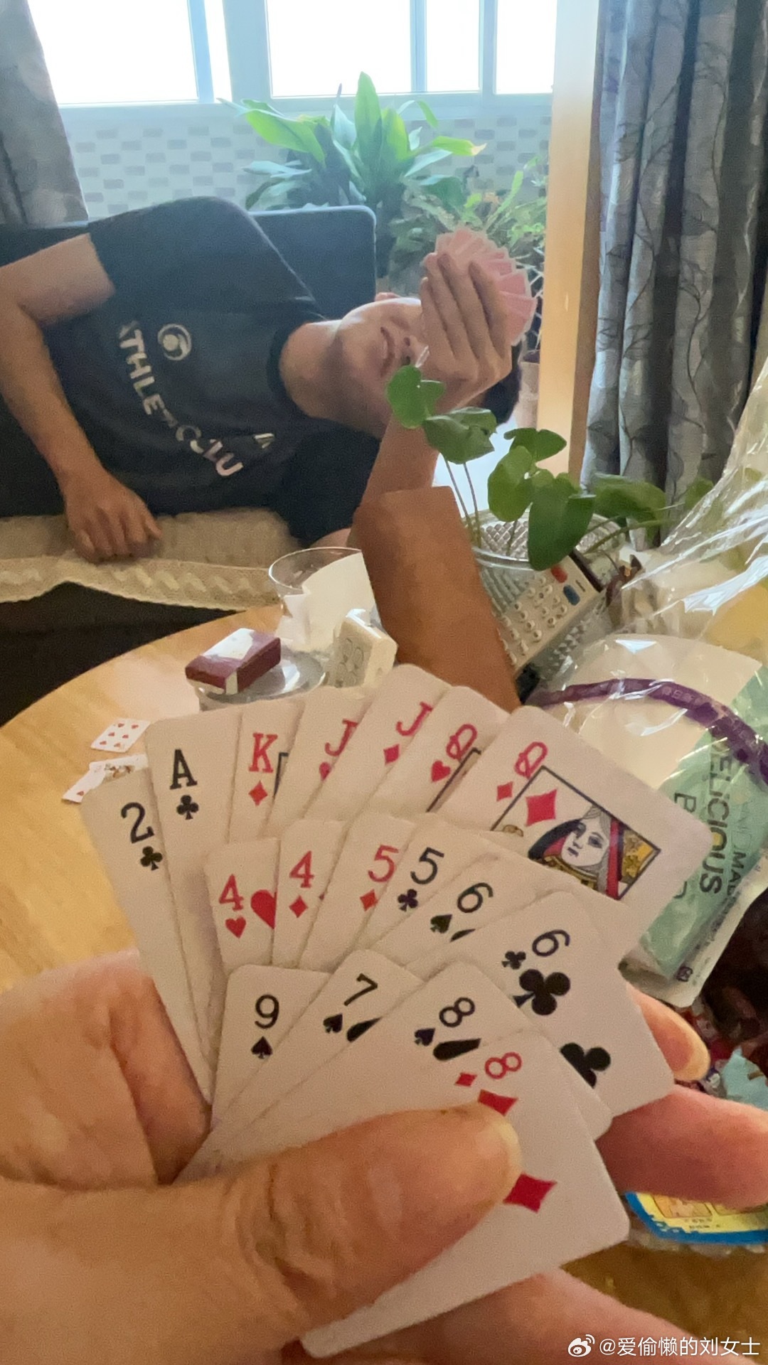 亲子活动  昨晚俩娃电脑游戏玩到半夜1米9的干儿子依然愿意打地铺跟我们睡娘仨聊到