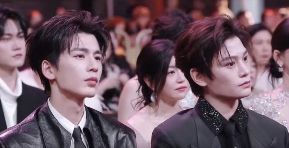 张凌赫丁禹兮坐一起张凌赫丁禹兮同框 张凌赫丁禹兮同框了居然！！！张凌赫