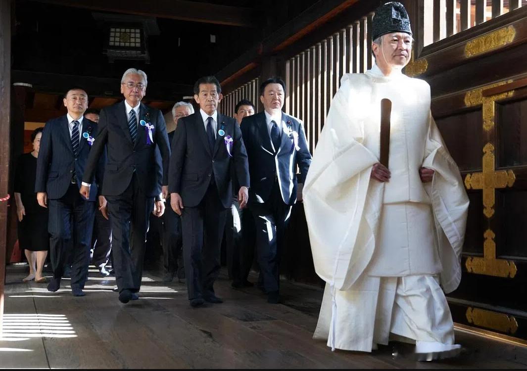 美国一点不记仇？日本年年参拜靖国神社，怎么只有中韩反应强烈？
日本政客年年参拜靖