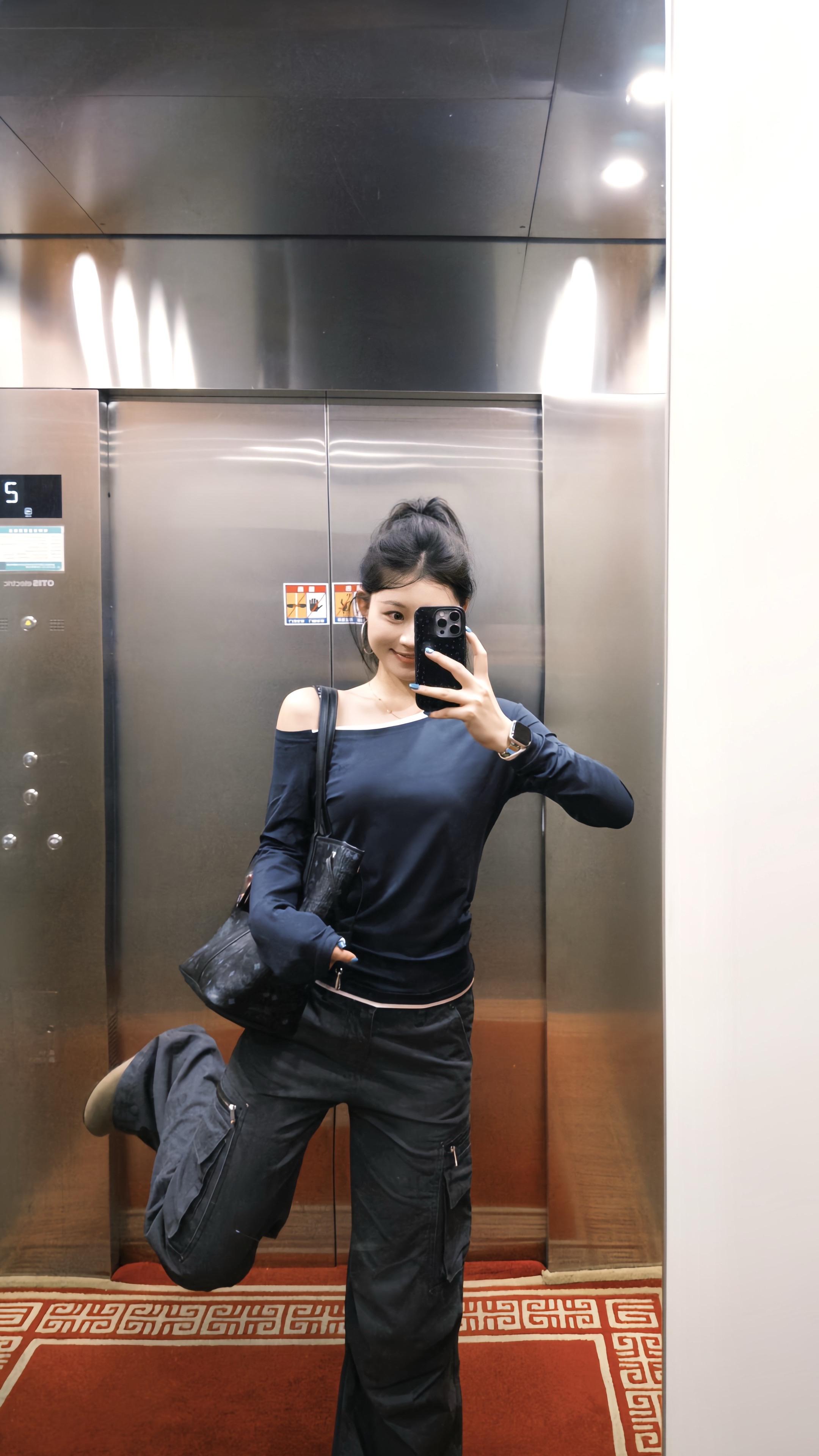 因为小时候没有好好当小孩  所以长大了只想当小孩