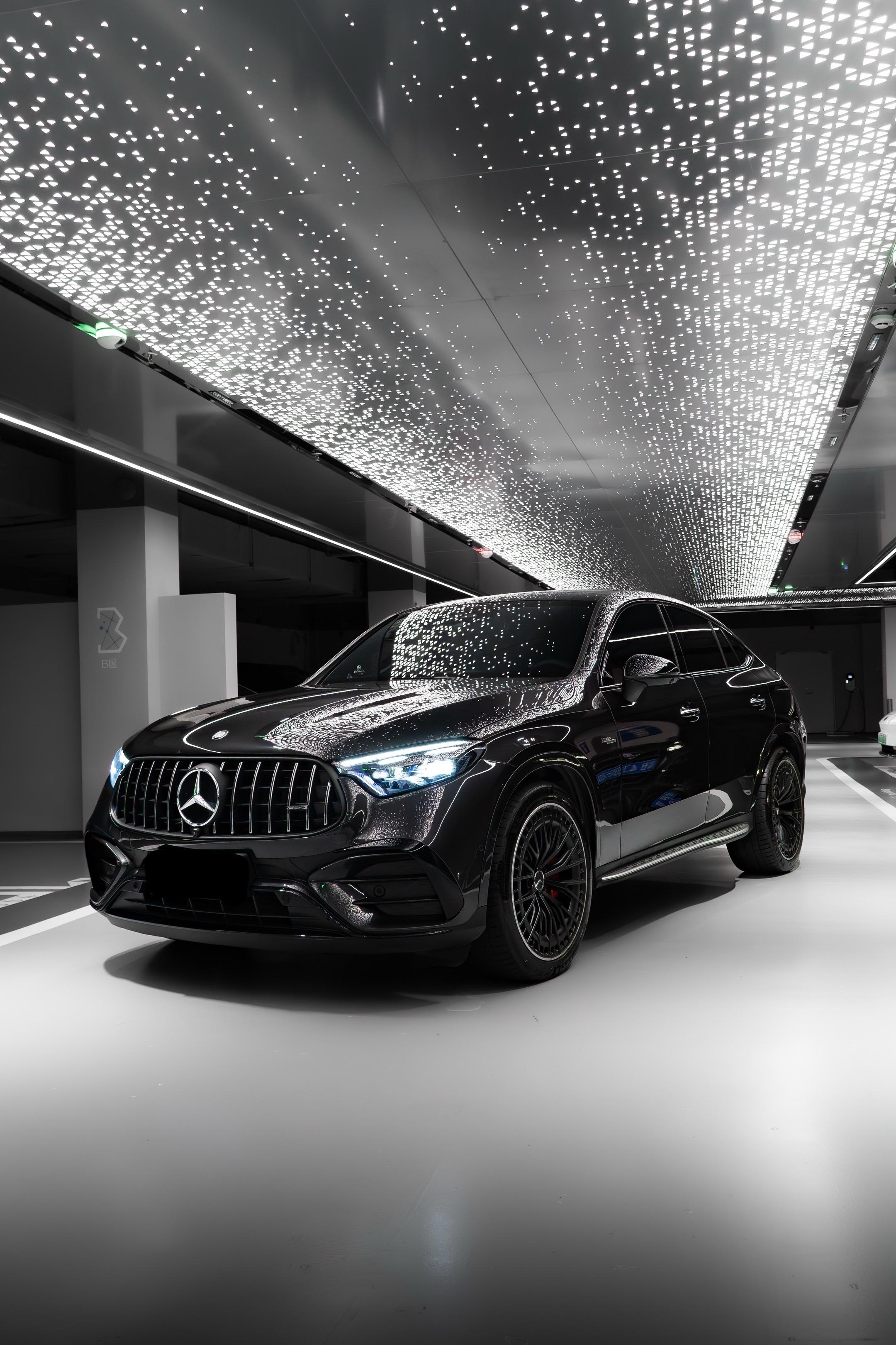 她说我这是二十来万的奔驰C 转头就走了