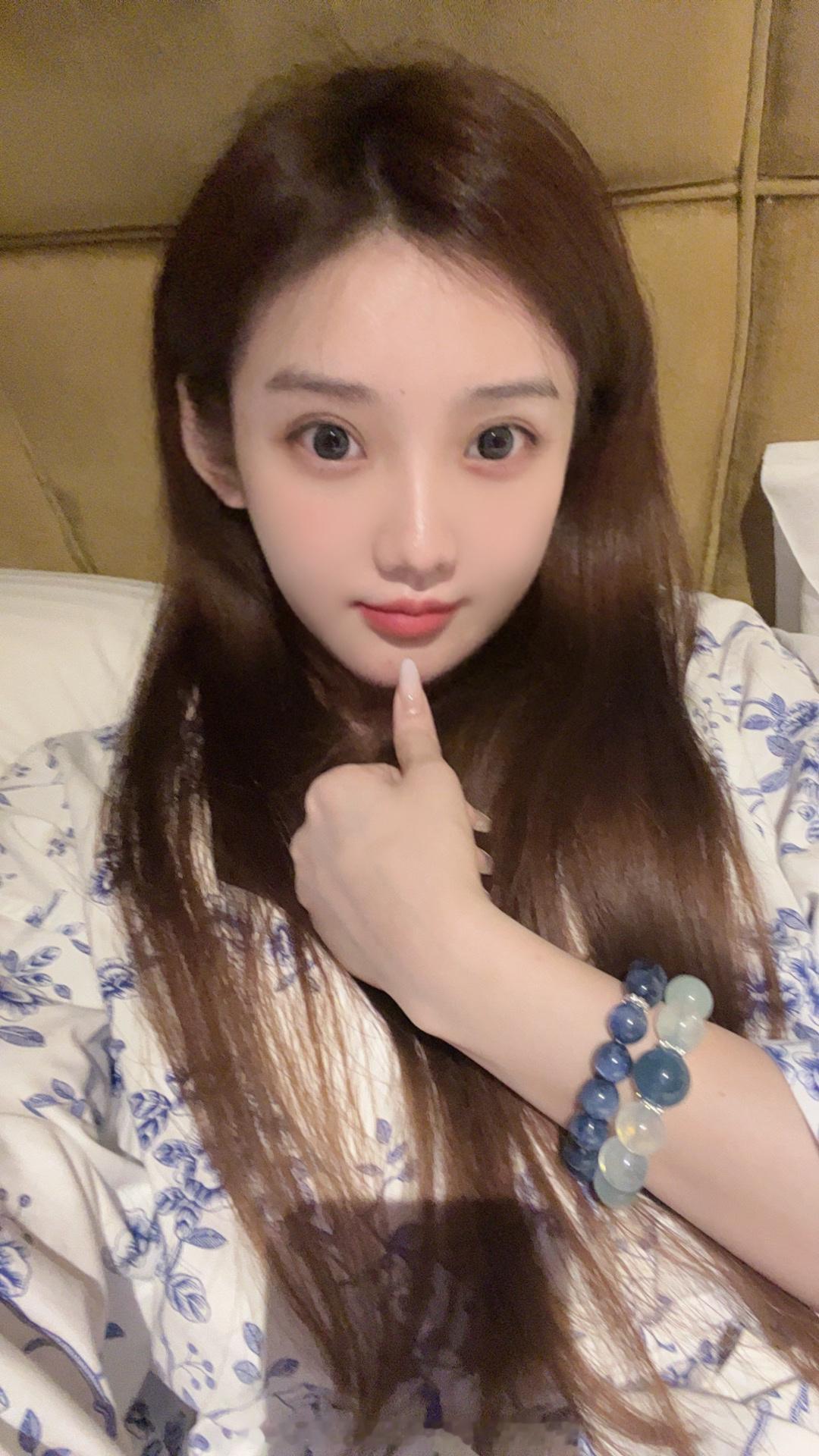 [害羞]就想发张自拍 记录下120斤的自己北京增肥日记🤰🤰🤰～！ ​​​