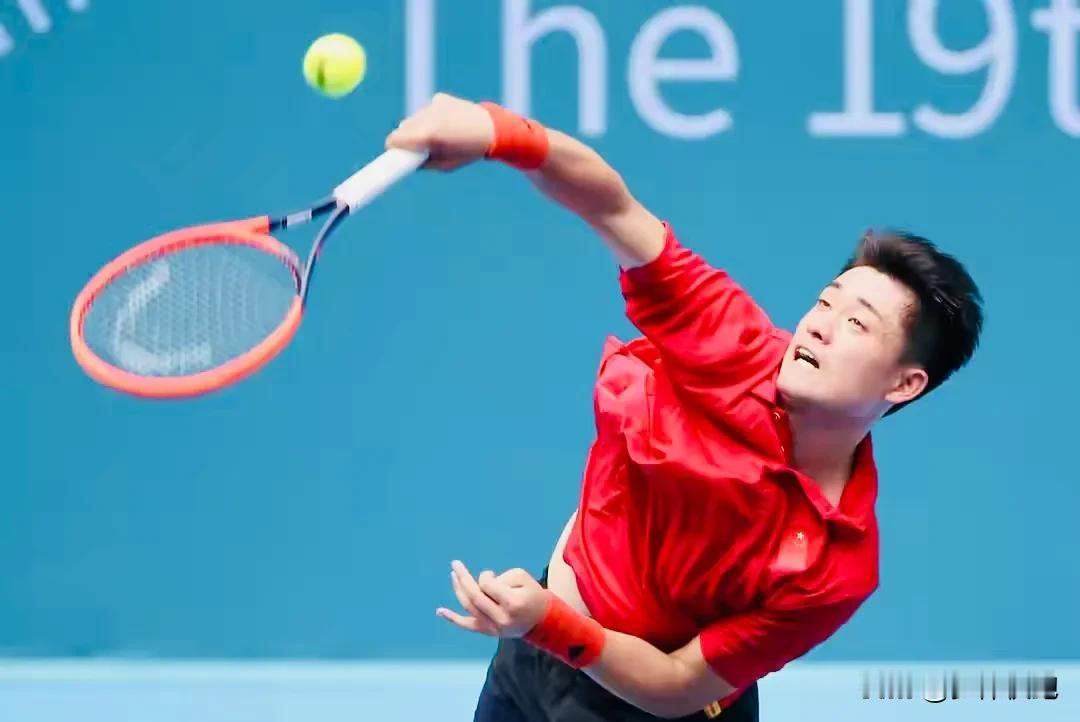 🇭🇰黄泽林6-7/6-4/6-4逆转击败🇨🇳特日格乐，顺利从ATP250