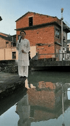 “居然有有能从水里飞出来！”