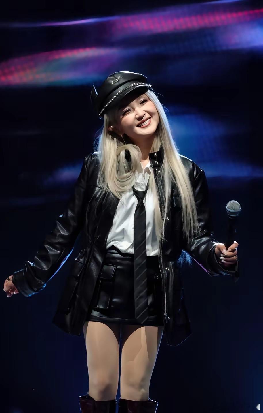 何洁1986年3月25日出生。 2005年参加超级女声全国第四名。2013年和演