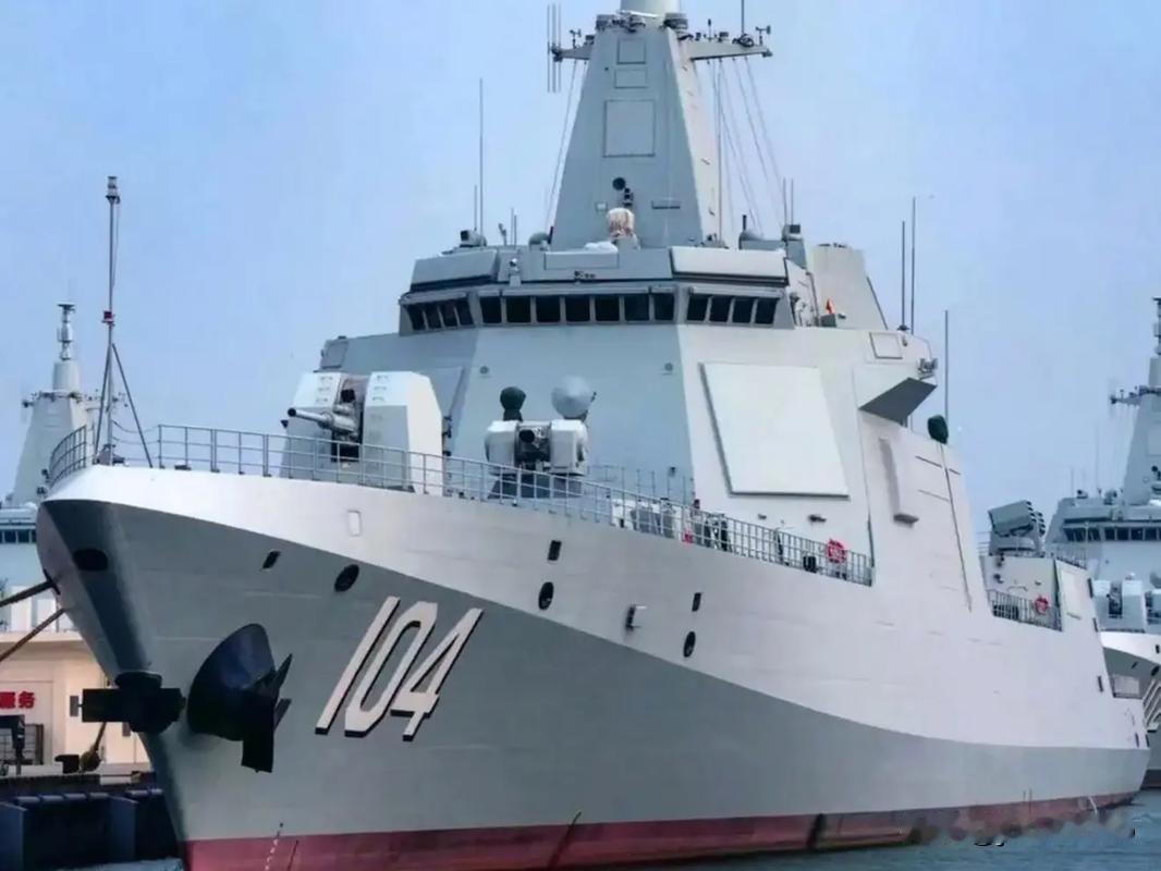 一天一舰：104号无锡舰
104号无锡舰是055万吨大驱的4号舰，2022年3月