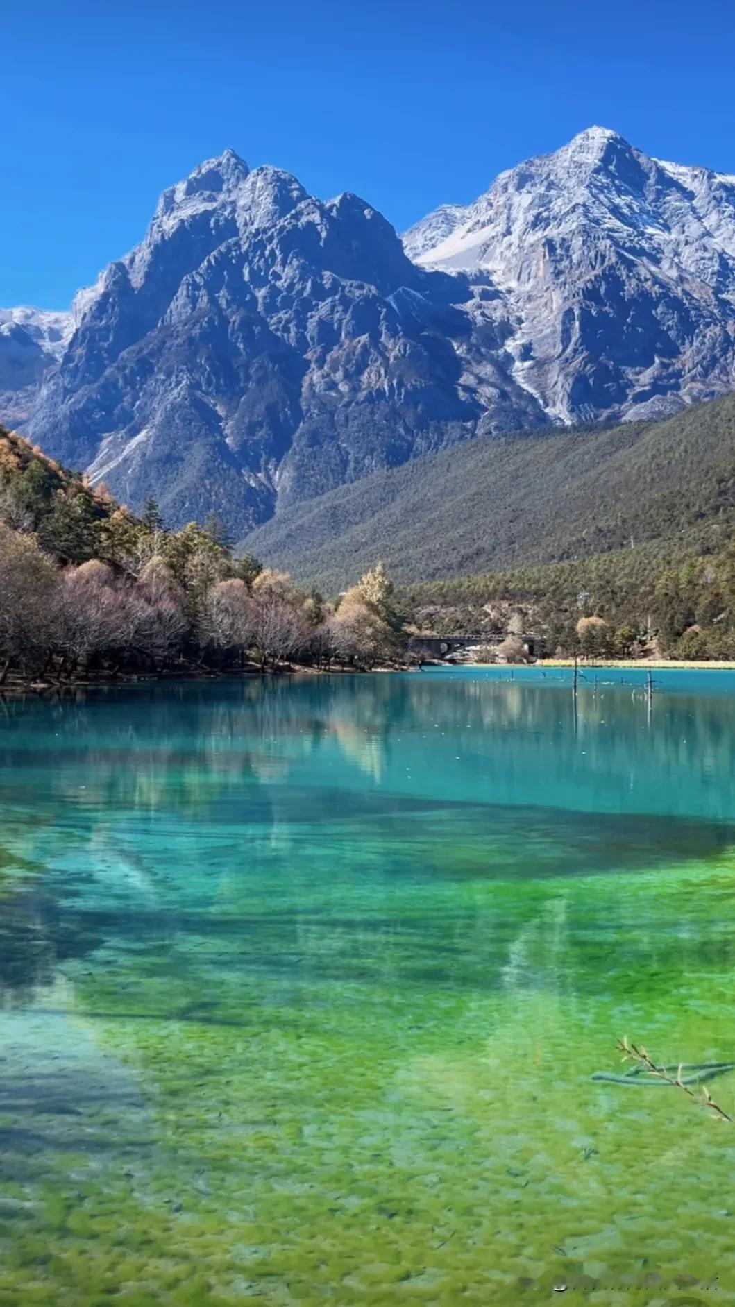 分享一张美丽的风景照片有山有水，风景如画。