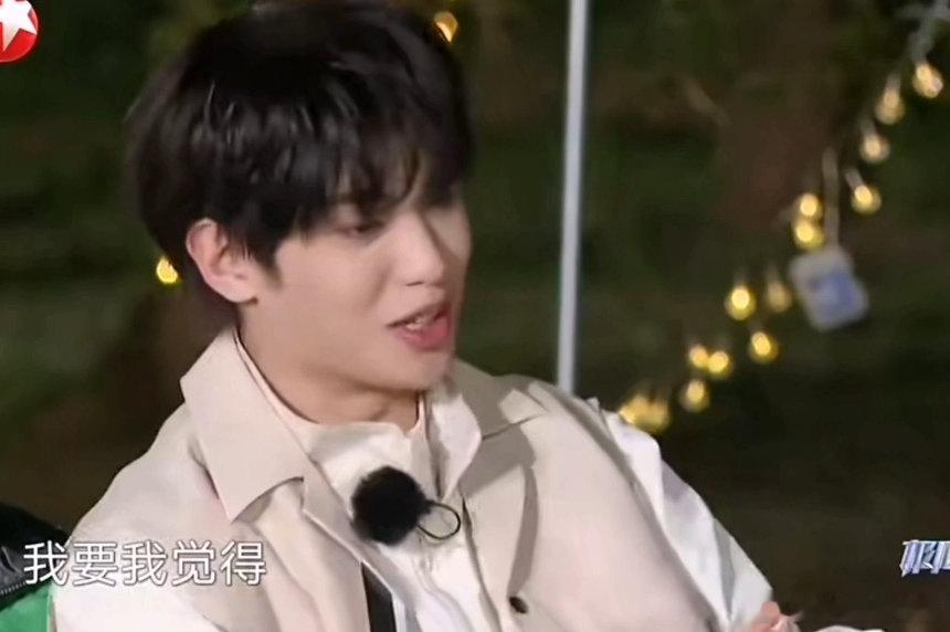 #黄明昊冲的浪是黄晓明的旧账#看来最了解黄晓明的是黄明昊，黄明昊是冲在冲浪的第一