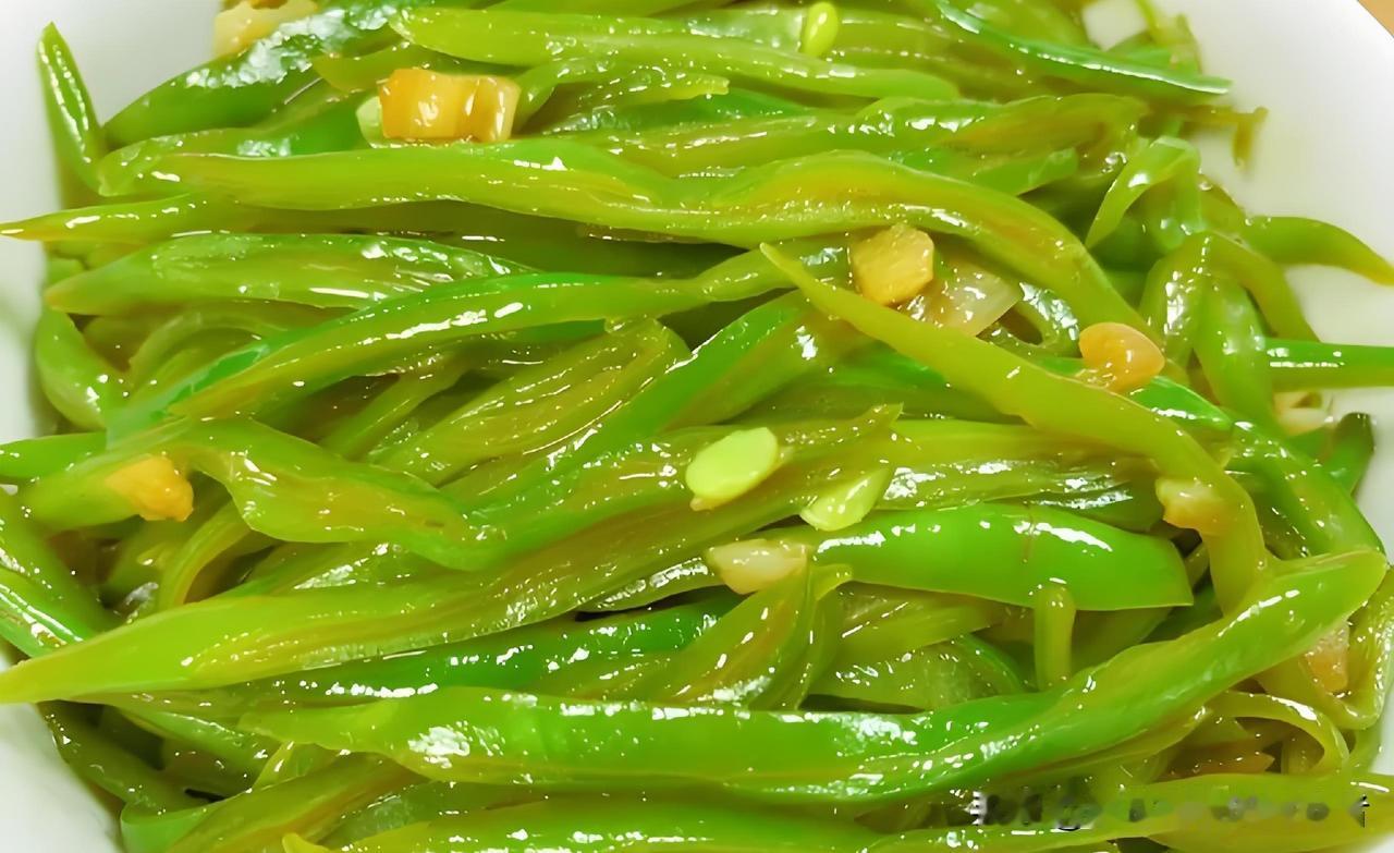 三伏少吃凉菜伤脾胃！3道温性祛湿家常菜，老少都适配
 
三伏酷暑，不少人顿顿凉拌