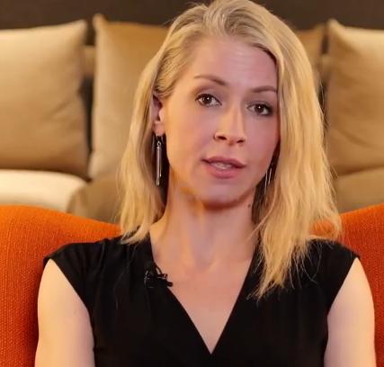 一定要保护好这位记者！
美国记者艾比．马丁，对以色列进行了深入的采访，然后得出结