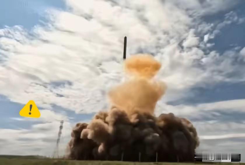 试射成功，遥遥领先！
据央视新闻报道:5月12日，俄军成功的试射了一枚“萨尔马特