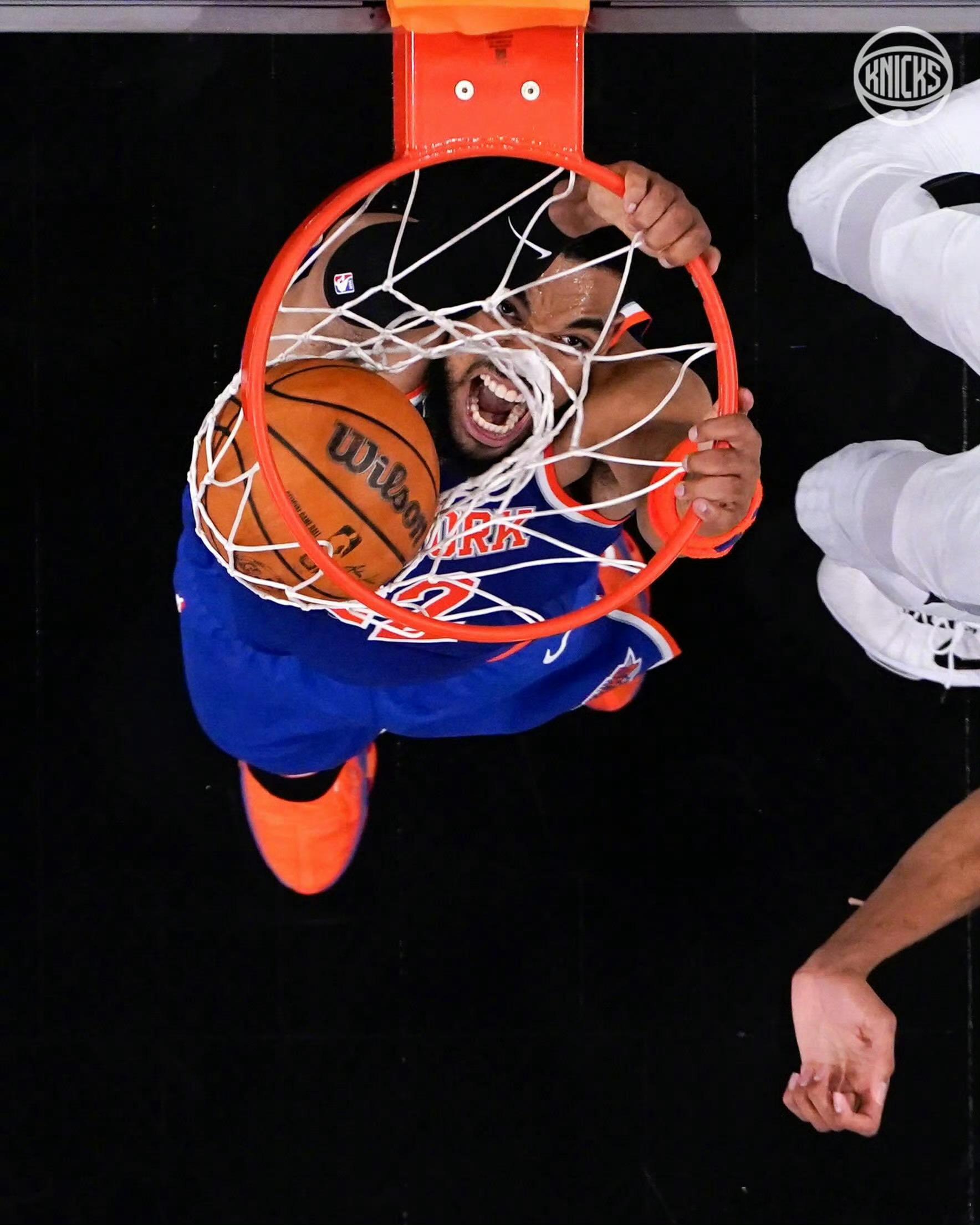 好一个季后赛13连胜的纽约尼克斯！！！尼克斯vs马刺NBA